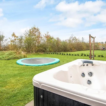 12 Person In Ansager-by Traum * Ansager